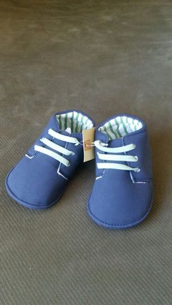 Baby shoes 6 to 9 months.