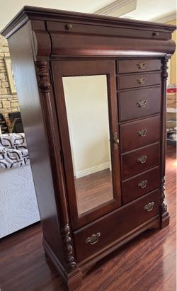 Armoire dresser/wardrobe