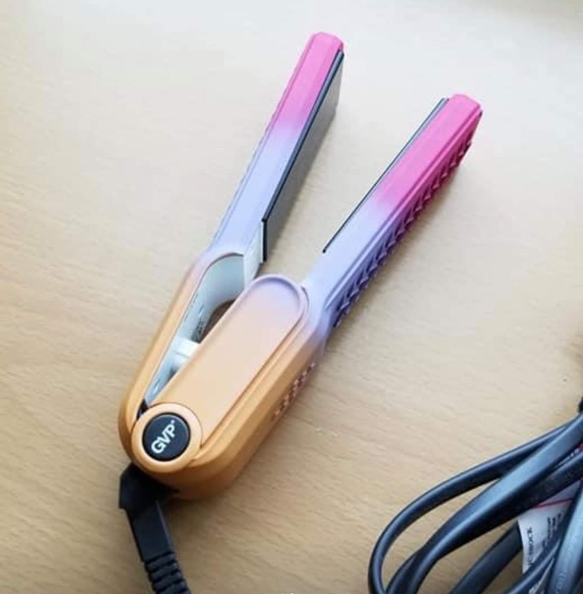 NEVER-USED-MINI- GPV Flat Iron easy to travel