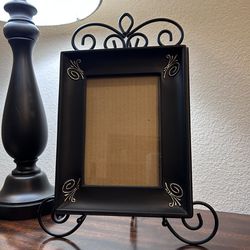 Fetco Ornate Iron Picture Frame Stand w/Frame