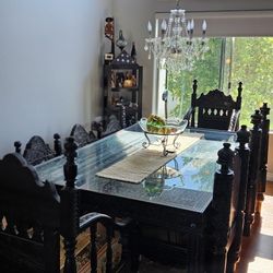 Dining Table w/Chairs