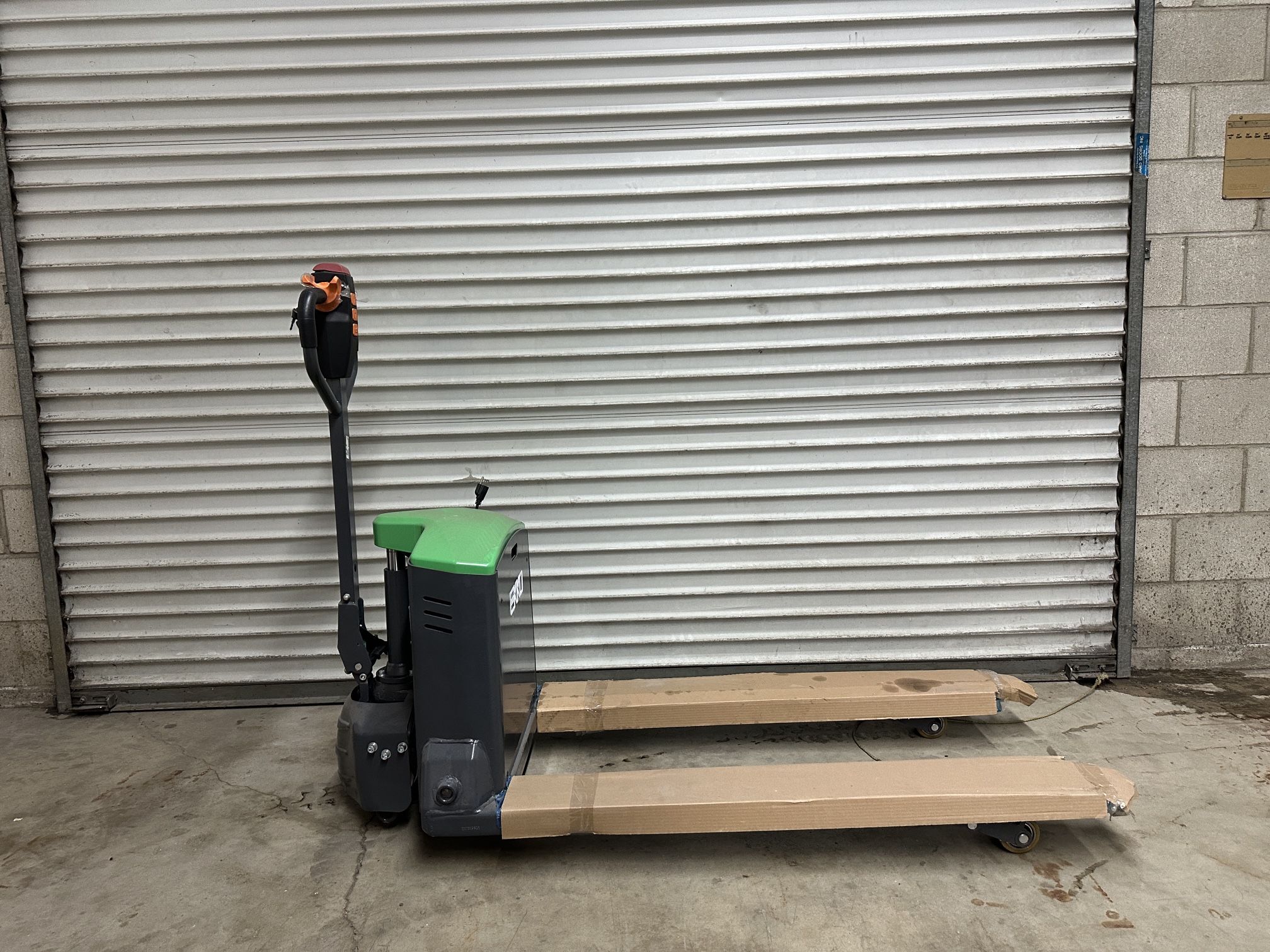 NEW Ekko Electric Pallet Jack