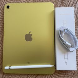 Apple iPad 10th Generation 256GB  With  Keyboard case and Pencil  