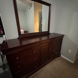 Queen Bed Set Nightstand Dresser Mirror