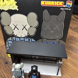 KAWS x Medicom Kubrick Bus Stop Series 1 (2002) – Limited Edition Collectible  For sale is a rare and highly sought-after KAWS Kubrick Bus Stop Series