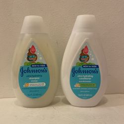 Johnson’s Ultra-Hydrating Shampoo & Conditioner Set