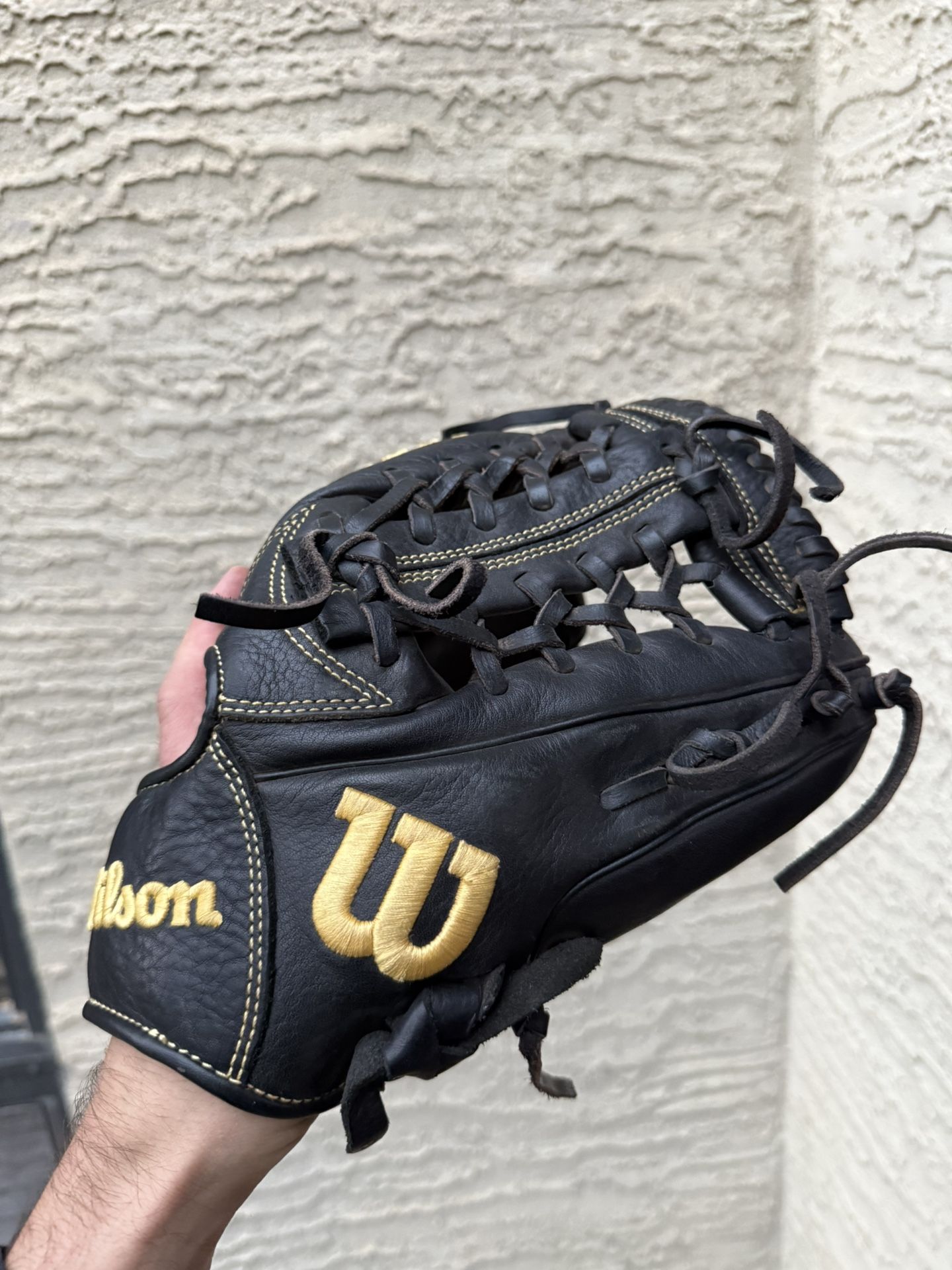 Wilson A950 11.75 Outfield Baseball Glove A09RB22D1175 RH Throw Trapez Web Black