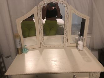 Makeup vanity