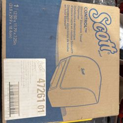 Scoot Towel Dispenser 