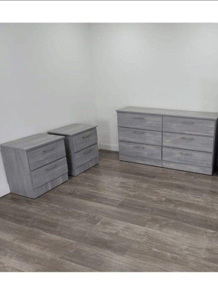 Đręsser Ąnd Ţwo Nąighţsţanđs