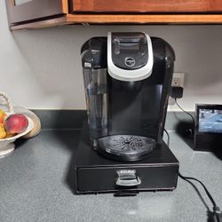 Keurig Coffee Maker With 1 Reusable Pod. And Pod Storage  Box. 