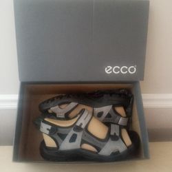 New In Box Mens Size 11 