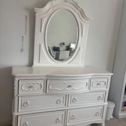 Princess dresser 