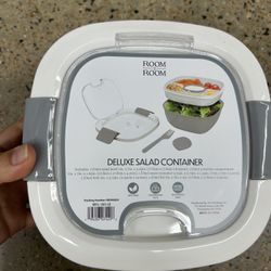 NWT Deluxe salad container