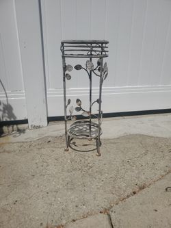 Metal Planter Stand