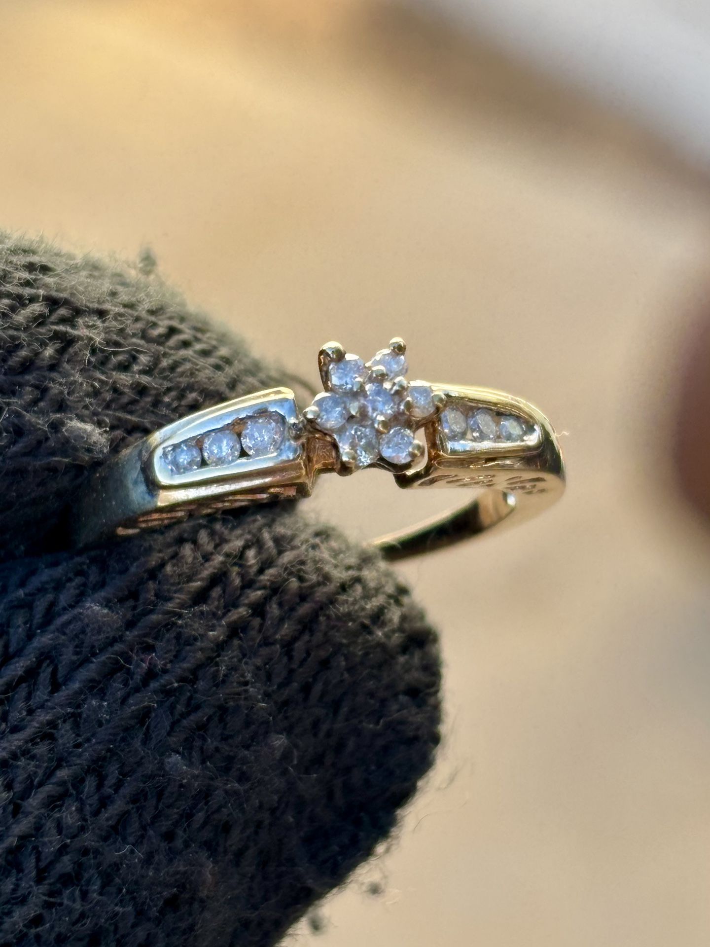 14K Gold Diamond Flower Ring size 8.5