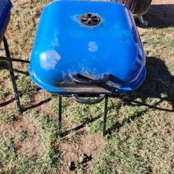 2 Charcoal Grills, BBQs, PORTABLE, 2 Americana Walk-A-Bout portable charcoal BBQs
