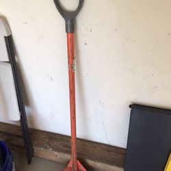 D-Handle Roof Shovel Rake 