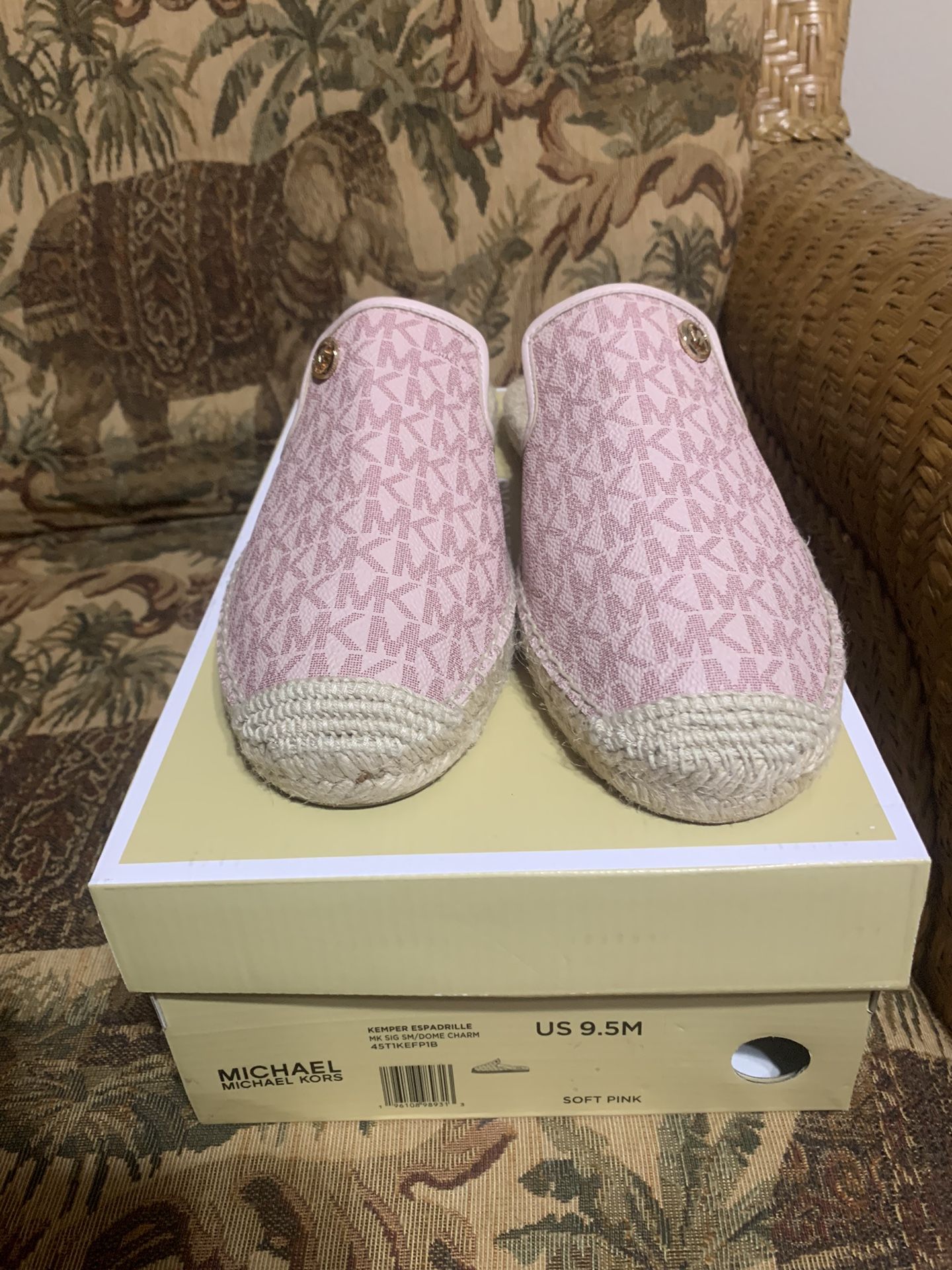 Michael Kors Kemper Espadrille, MK Signature Small/ Dome Charm, Soft Pink, Women’s Size 9.5M