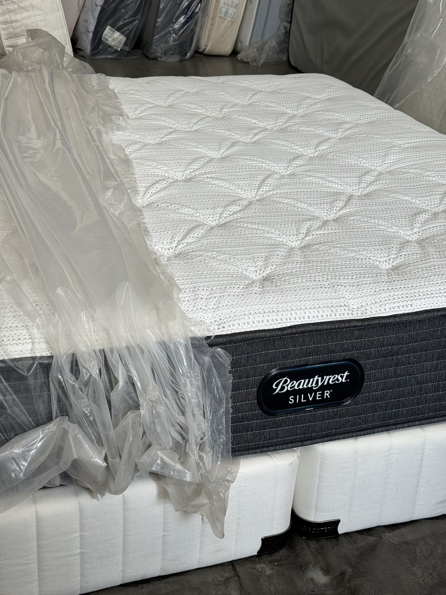 NEW KING SIZE BEAUTYREST SILVER PLUSH MATTRESS WITH BOX SPRINGS DELIVERY 🚚 AVAILABLE