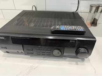 Kenwood VR-405 Audio-Video Surround Receiver with remote!