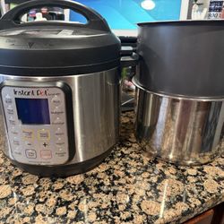 Instant Pot Smart WiFi 60 – 6-Quart with 2 Extra Pots 