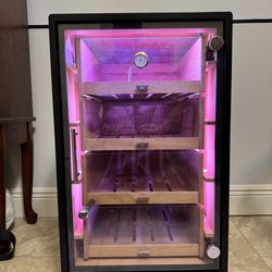 Cigar humidor cabinet