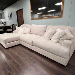 Chessington 2 Piece Sectional with Chaise ▪️ Delivery and Finance Available▪️New▪️🌲