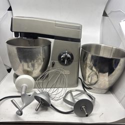 Kenwood DeLonghi Chef Major Classic KM800 Mixer Silver w/ 2 Bowl Attachments