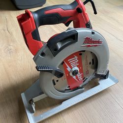Milwaukee 7-1/4 Inch Brushless Circular Saw