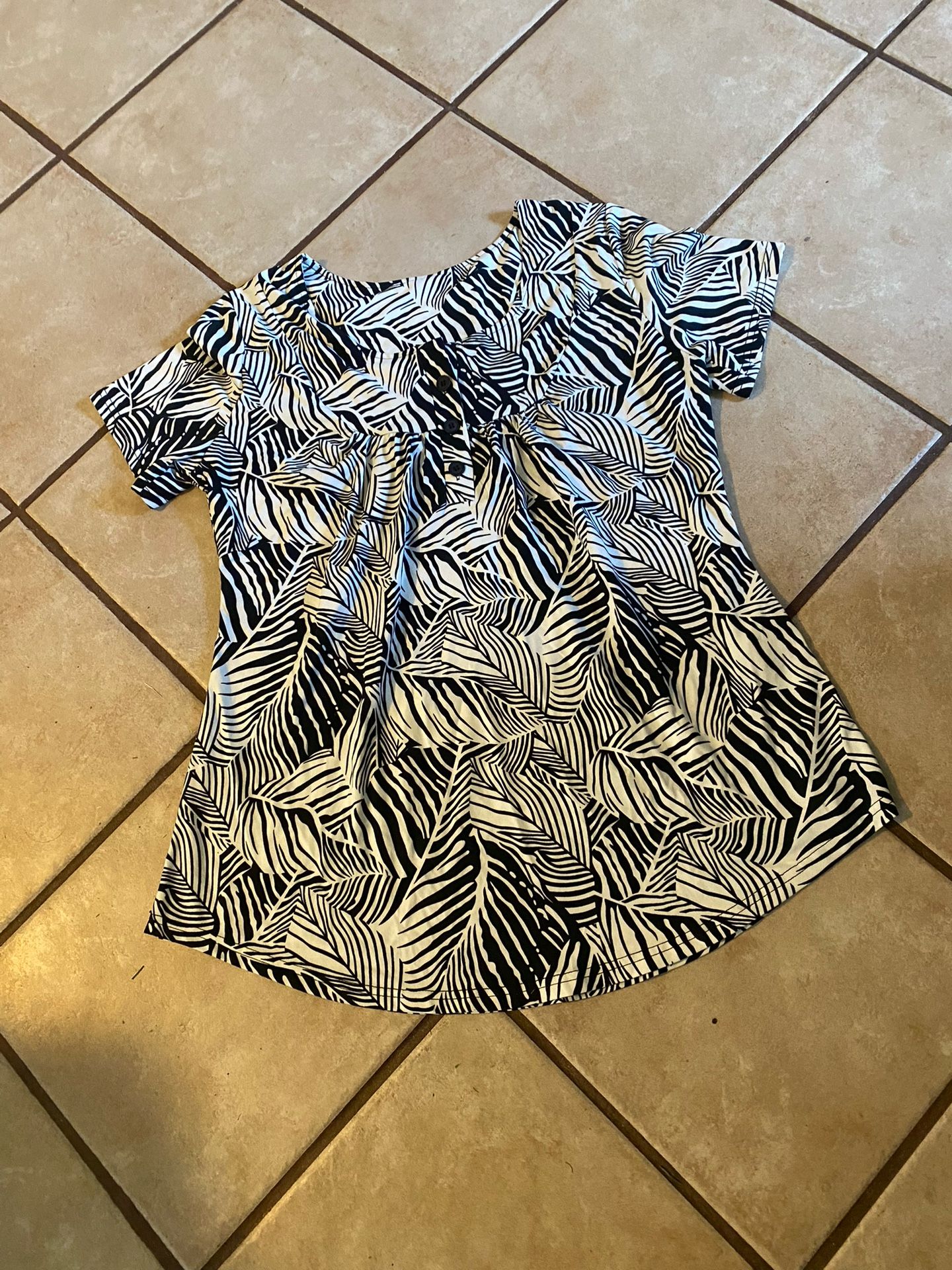 Woman’s Tunic Top Size L Preowned
