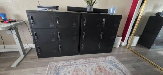 Metal  storage lockers with keys