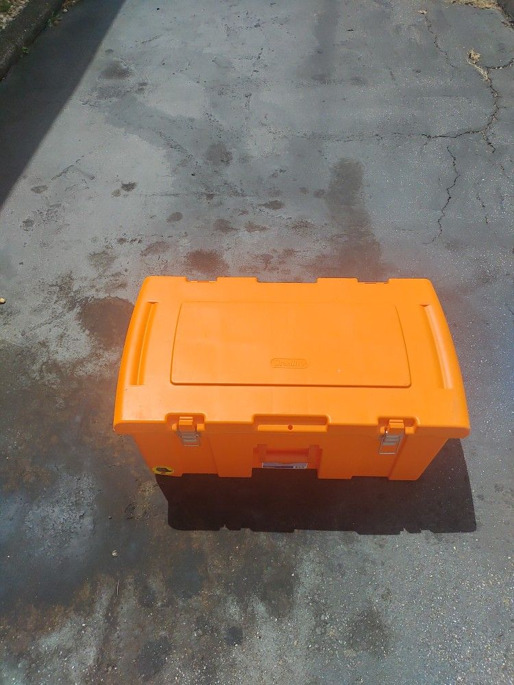 Sterilite Footlocker With Wheels