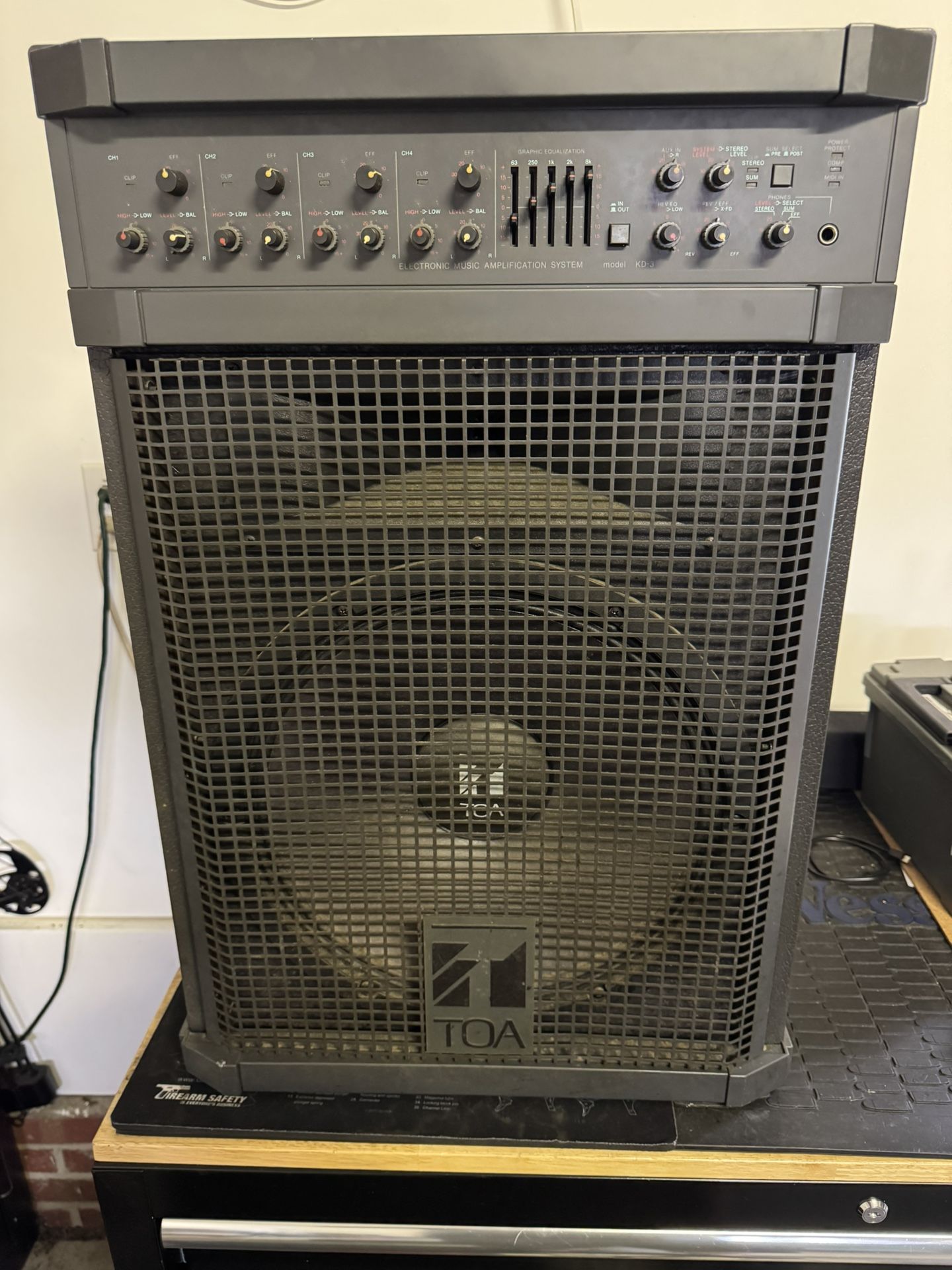 Guitar amp, PA and ZOOM pedal $75 For Everything