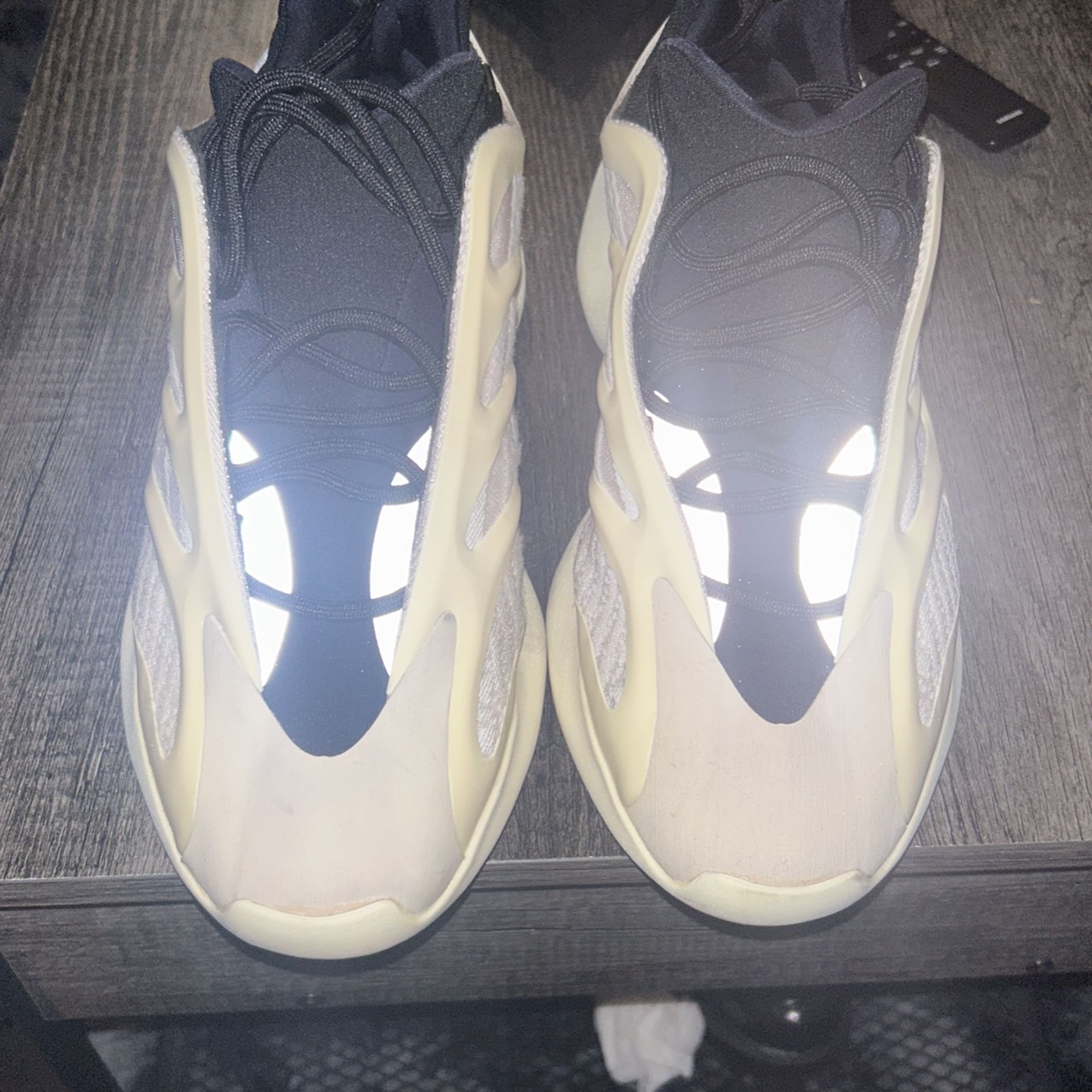 Yeezy 700 Azeal