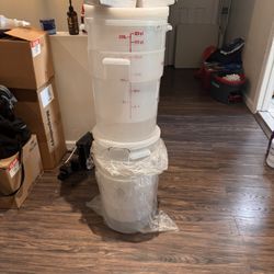  Choice 22 Qt. Translucent Round Polypropylene Food Storage Container with Lid