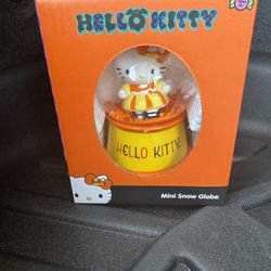 Hello Kitty Snow Globe