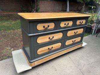 DRESSER