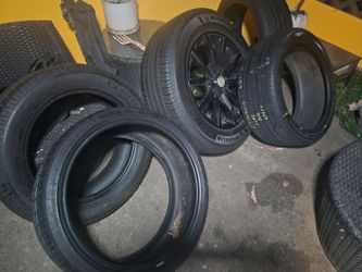 Lot of 5 tires Michelin Good  Year almost NEW only 200 for all