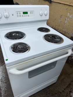 GE WHITE ELECTRIC COIL TOP STOVE