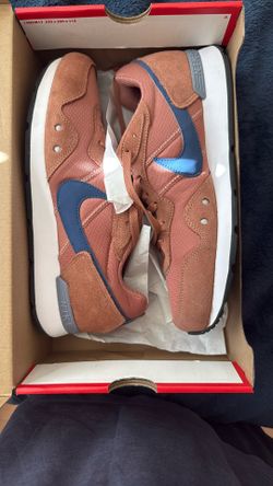Nike Venture Runner - New