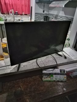 32" TCL ROKU SMART TV WITH REMOTE
