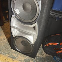 Two 12 “subwoofer With Ported Box