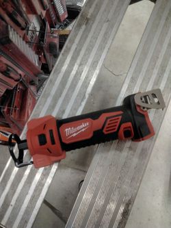 MILWAUKEE M18 CORDLESS CUT OUT TOOL