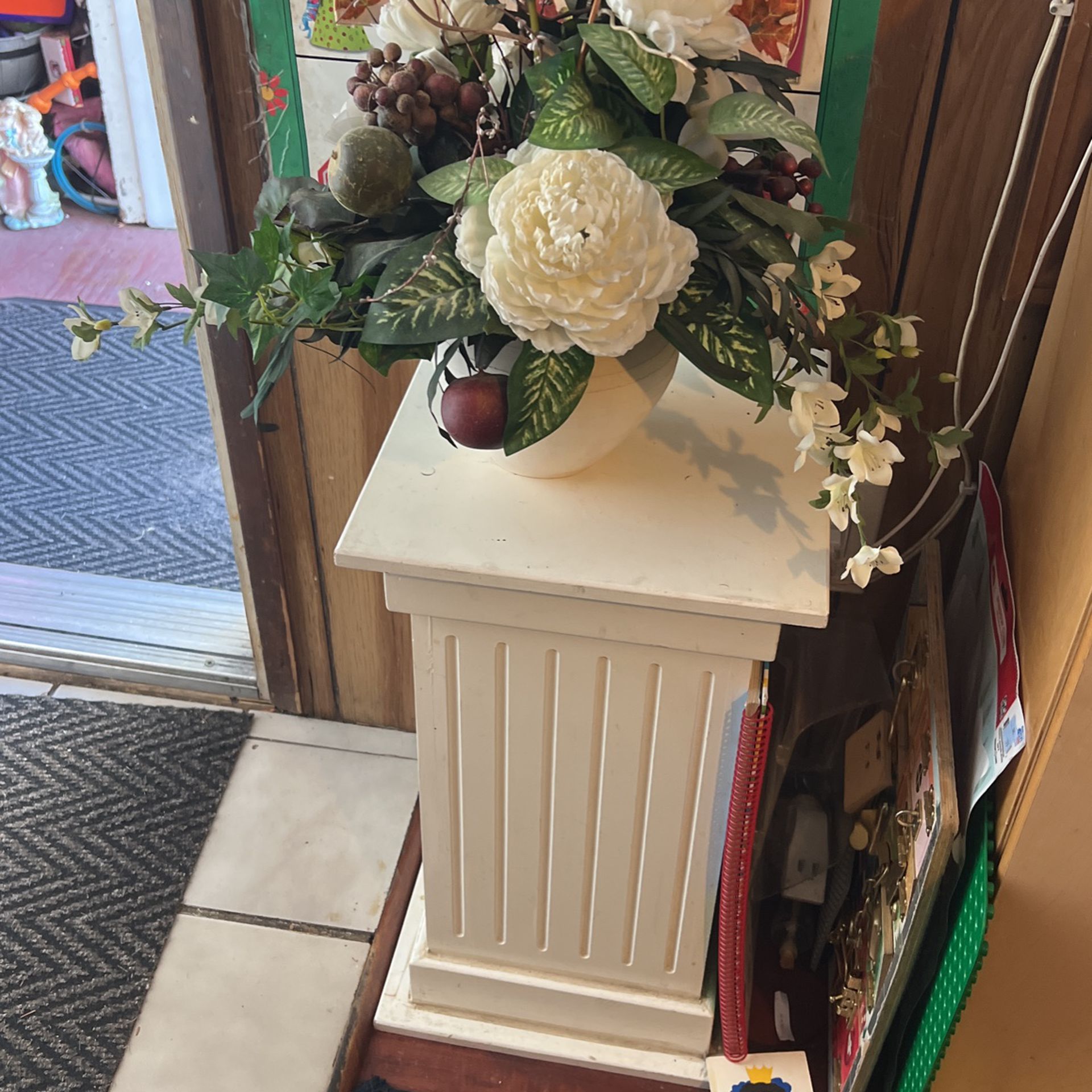 Wooden Entry Wood Stand And Flowers 💐 