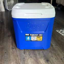 Igloo  Laguna 60 Roller Brand New