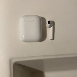 Airpod case and 1 airpod generation 1
