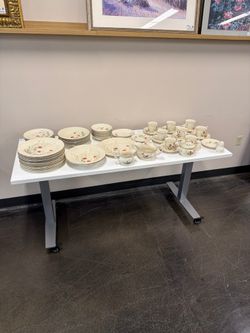 Mikasa Fine Ivory Margaux (D1006) 66-Piece Floral Dinnerware Set