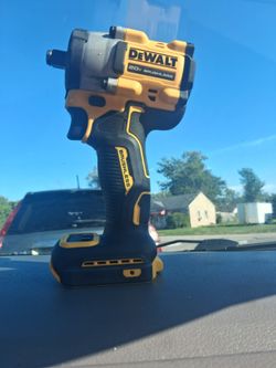 DEWALT 20 V MAX BRUSHLESS 1/2 IMPACT