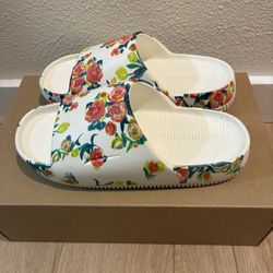 Nike Foam Slides Sz 5y
